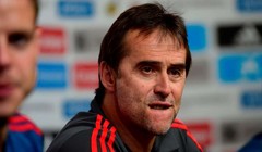 Ông Julen Lopetegui trong cuộc họp báo. Ảnh: Independent