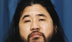 Shoko Asahara là kẻ cầm đầu vụ tấn công khủng bố bằng khí độc Sarin trên các tuyến tàu điện ngầm tại thành phố Tokyo, Nhật Bản vào tháng 3/1995. Ảnh: Japan Times