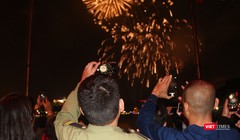 Khoảnh khắc giao thừa chuyển giao năm cũ Mậu Tuất sang năm mới Kỷ Hợi.