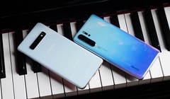 Huawei P30 Pro và Samsung Galaxy S10 Plus. Ảnh minh họa: Android Authority