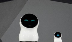 Hub Robot và bản sao của nó có khuôn mặt khá thân thiện