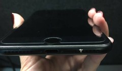 Vị trí tróc sơn nhiều nhất là ở phần loa