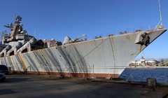 Tàu tuần dương Ukrayina đang đỗ tại xưởng đóng tàu 61.