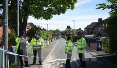 Cảnh sát Anh phong tỏa tuyến đường ở Fallowfield, Manchester sau vụ nổ ở sân vận động Manchester Arena, ngày 23/5. (Nguồn: AFP/TTXVN)