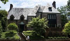 Ngôi nhà nhìn từ bên ngoài