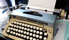 Máy đánh chữ Smith Corona Galaxie Deluxe