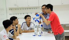 Một buổi học tại lớp học lập trình robot NAO - Ảnh: CLB cung cấp