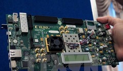 Sản phẩm vi mạch được trưng bày tại Hội nghị quốc tế về công nghệ bán dẫn và vi mạch. (Ảnh minh họa: Hoàng Hải/TTXVN)