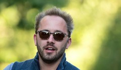 Drew Houston thành lập Dropbox khi anh 24 tuổi.