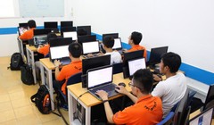 Giáo trình học tập có thể truy cập từ cổng học tập trực tuyến.