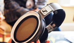 Mẫu tai nghe Sennheiser HE 1