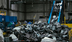 Những chiếc tivi nằm chất đống trong nhà kho nhiều năm.