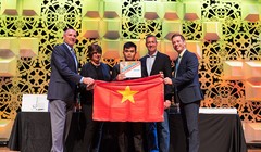 Hình ảnh trao giải thưởng cho đoàn Việt Nam