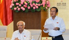 Phó Chủ tịch Quốc hội Đỗ Bá Tỵ phát biểu kết luận tại buổi họp. Ảnh: CTT Quốc hội