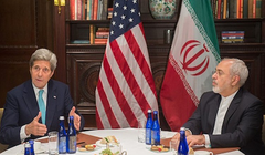 Ngoại trưởng Mỹ John Kerry gặp đồng cấp Iran Javad Zarif ngày 22/4/2016 (Ảnh: Getty Images)