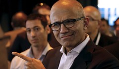Satya Nadella biết rút ra bài học từ thành công của chính đối thủ Amazon.