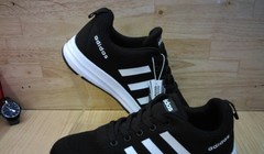 Giày thể thao Adidas