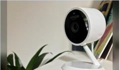  Camera được kiểm soát từ đám mây của  Amazon. Ảnh Reuters