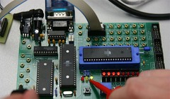 Vật liệu mới giúp thiết bị điện tử xử lý nhanh hơn (Ảnh: Pixabay)