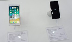 iPhone 8/8 PLus chính hãng đã được bán tại Việt Nam. ẢNH: T.LUÂN