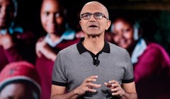 Ông Nadella ám chỉ iPad Pro không phải là một chiếc máy tính thực sự. ẢNH: AFP