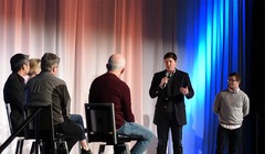 Brian Bosché và Dan Bloom của nhóm khởi nghiệp Slope đang thuyết trình trong Ngày Startup GeekWire 2016. Ảnh: GeekTime