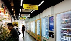 Cửa hàng gồm nhiều máy bán hàng tự động khác nhau. Hàng hóa được đặt trong các máy bán, với nhiệt độ điều chỉnh phù hợp.