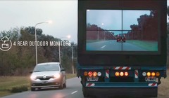 Sử dụng một máy ghi hình và các màn hình phát, những chiếc xe tải trở nên trong suốt giúp giảm thiểu tai nạn giao thông. Ảnh: Samsung.