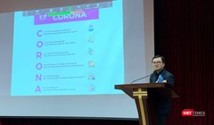 Bác sĩ Vũ Quốc Đạt - giảng viên Bộ môn Truyền nhiễm của Trường Đại học Y Hà Nội - cung cấp cho sinh viên các kiến thức khoa học về virus Corona