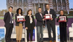 NCDs-VN cùng với 2 tổ chức khác được vinh danh tại diễn đàn Phòng chống bệnh không lây nhiễm (NCDs) toàn cầu lần thứ ba. Ảnh: Hồng Hạnh.