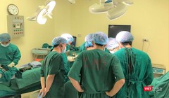 Ca phẫu thuật cắt khối u xương chầy mà vẫn bảo tồn được chân của bệnh nhân lần đầu tiên ở Việt Nam do PGS.TS. Trần Trung Dũng thực hiện
