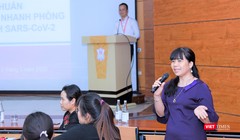 GS.TS. Lê Thị Hương giải đáp các thắc mắc của sinh viên về dịch COVID-19.