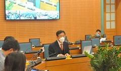 GS. Ngô Quý Châu - Quyền Chủ tịch Hội đồng quản lý Bệnh viện Bạch Mai - tại cuộc họp sáng 30/3 (ảnh: VH)