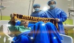 PGS.TS. Lương Ngọc Khuê - Cục trưởng Khám chữa bệnh (Bộ Y tế) thăm bệnh nhân 91 (ảnh: BVCC)