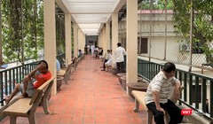 Bệnh nhân ở Viện Sức khỏe tâm thần thư giãn cuối ngày 