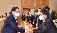 Thủ tướng Chính phủ gặp mặt đại diện lực lượng y tế tuyến đầu chống dịch - Ảnh: VGP/Nhật Bắc