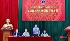 Ông Nguyễn Đình Anh - Vụ trưởng Vụ Truyền thông Thi đua - Khen thưởng (Bộ Y tế) chủ trì cuộc gặp mặt báo chí về chiến dịch tiêm chủng cho trẻ 5-12 tuổi