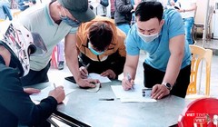 Khai báo y tế tại chốt kiểm dịch Hải Phòng (Ảnh: Hoà Bình)