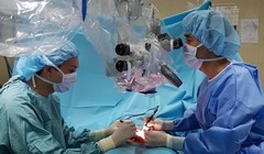 Các bác sĩ Khoa Nam học (BV Đại học Y Hà Nội) phẫu thuật cho một "quý ông"