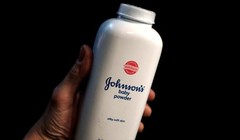 Johnson & Johnson (J&J) đã thu hồi sản phẩm phấn rôm trẻ em và các sản phẩm khác. Ảnh: Reuters