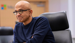 Satya Nadella, giám đốc điều hành của Microsoft, người đã đặt cược lớn vào AI vài năm trước, tại Redmond vào ngày 7 tháng 2. (Ruth Fremson / The New York Times)