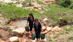 Nhiều địa phương đang thiếu nước sạch nghiêm trọng do hạn hán (ảnh: Internet)