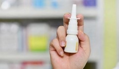 Thuốc xịt mũi chứa corticoid dễ gây suy thượng thận nếu dùng quá liều