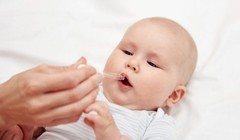 Uống vitamin D quá liều, bé 6 tháng tuổi phải cấp cứu vì ngộ độc, suy thận cấp