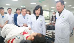 Giám đốc BV Việt Đức nghiêm cấm từ chối bệnh nhân dịp Tết Ất Tỵ 2025, trái tuyến vẫn xử lý