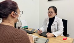 Lạm dụng xem điện thoại, trẻ chậm nói gia tăng, bé trai mắc bệnh cao gấp 4 lần gái