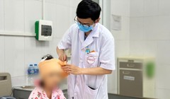 Bé gái 5 tuổi bị chó cắn 10 vết ở đầu, mặt