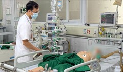 Cụ ông liệt toàn thân, phải thở máy sau mũi tiêm giảm đau