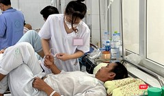 Sốt xuất huyết và COVID-19 gia tăng, các bệnh viện phải kiểm soát chặt chẽ lây nhiễm