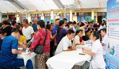 Khám bệnh miễn phí cho 1.000 người dân vùng bão lũ Nghệ An